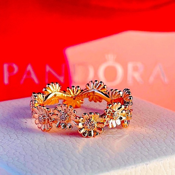 Authentic pandora rose gold daisy ring size 6 💌📩💌📩💍💌📩💍💌📩💍💌📩💍💌📩💍 - Picture 4 of 5